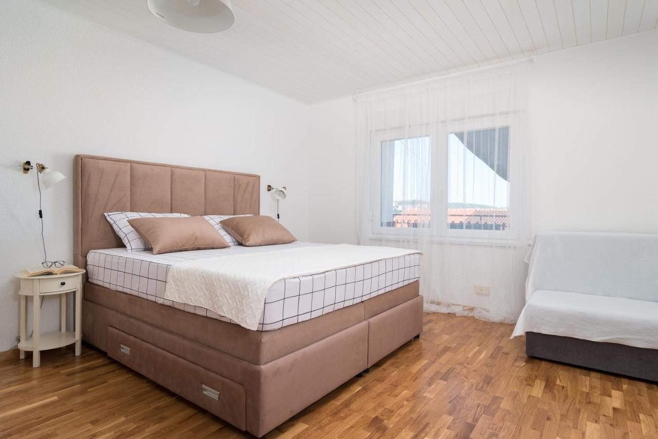 Apartman Regius White Traù Esterno foto