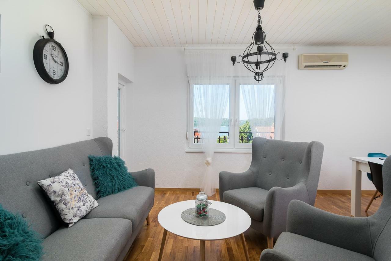 Apartman Regius White Traù Esterno foto